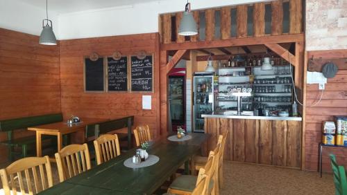 Restorāns, Chata v Lískách (Chata v Liskach) in Všelibice