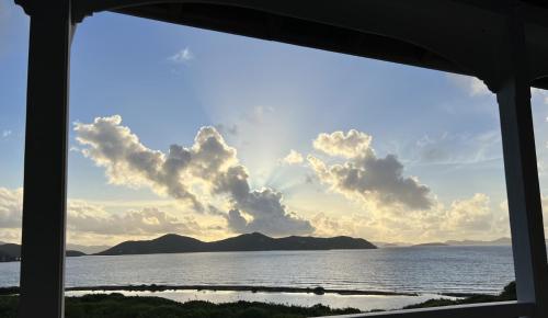 BLUE PEARL VILLA in St John USVI - breathtaking ocean views, private pool, backup power, air conditi in Central