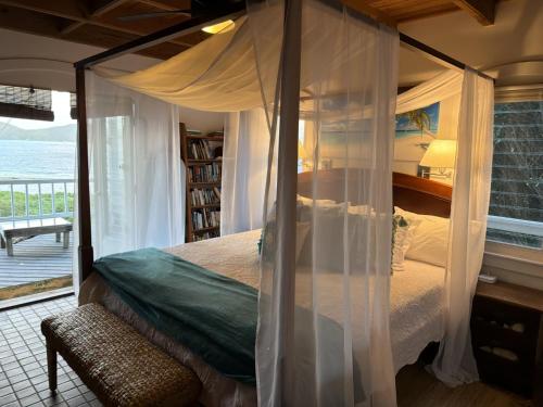 BLUE PEARL VILLA in St John USVI - breathtaking ocean views, private pool, backup power, air conditi in Central