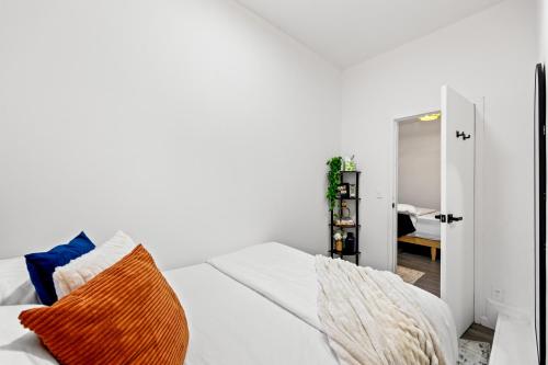 Sleek 2BR - Walking distance to Times Square, New York (Foto 10)