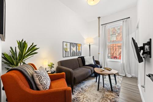 Sleek 2BR - Walking distance to Times Square, New York (Foto 3)