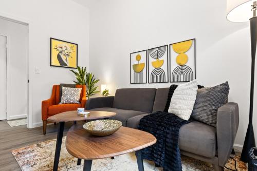 Sleek 2BR - Walking distance to Times Square, New York (Foto 2)