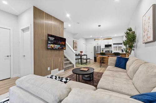 The Urban Haven Extended-Stay Friendly 3bed Sleeps 8 – khách sạn tại Suburbs