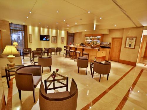 อาหารและเครื่องดื่ม, ทามาร์ โฮเต็ล (Tamar Hotel) in โคเบรี