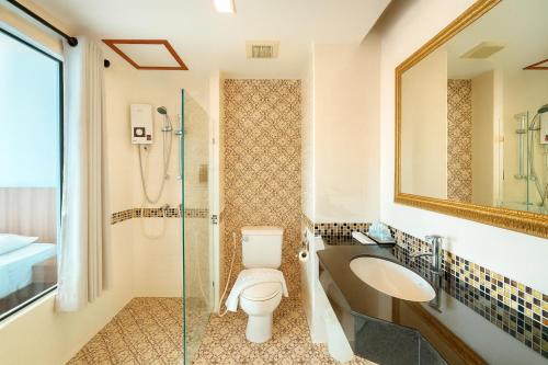 room detail thumbnail 2