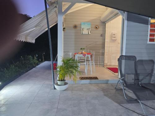 ระเบียง/ชานเรือน, Location bungalow in มาเร่ เกลลาร์ด