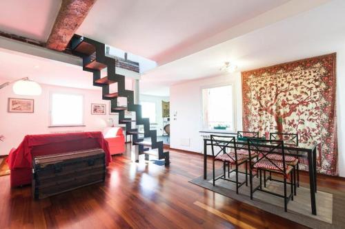 Sunflower Apartment with private terrace and lift, Génova