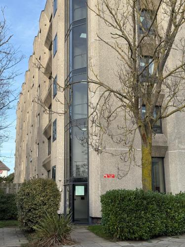 Modern Refurbished Apt in Stevenage Town Centre in ستيفيناج