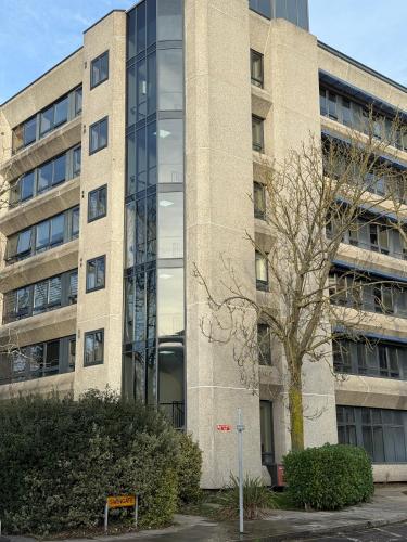 Modern Refurbished Apt in Stevenage Town Centre in ستيفيناج
