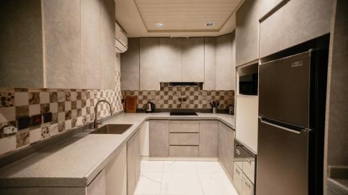 شقة فاخرة بغرفتي نوم - موقع مميز - تصميم فاخر 106 - image 4