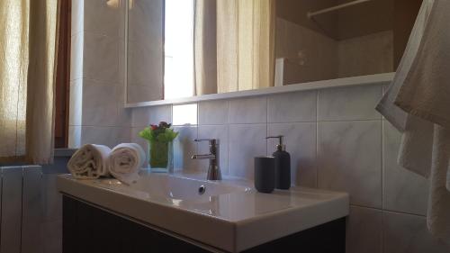 Bathroom, Casa Monchieri in Marone