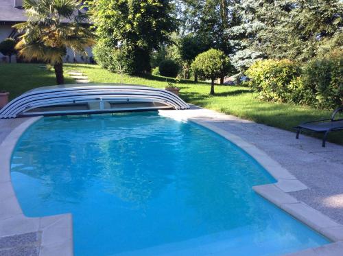 Peldbaseins, Demeure d'hotes Les Irisynes in Viviers-du-Lac
