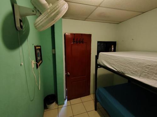Rooms libertad habitación céntrica en San Salvador 2A - image 2