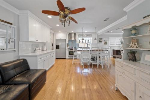 SDSU Beach Cottage in Del Cerro