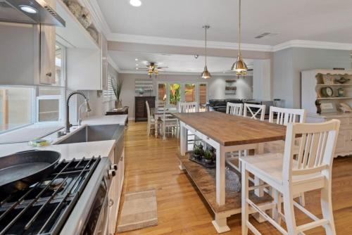 SDSU Beach Cottage in Del Cerro