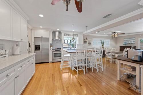 SDSU Beach Cottage in Del Cerro