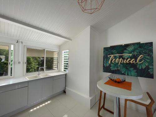 Élégant T2 avec vue sur la mer des Caraïbes (Elegant T2 avec vue sur la mer des Caraibes) in Schœlcher