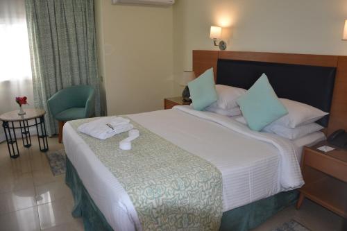 2 twin beds
