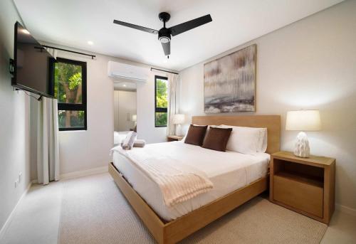 Caribbean Luxury 2BR Walk to Beach Sky Pool Deck - image 4