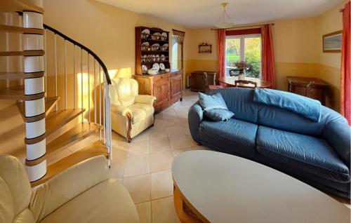2 Bedroom Cozy Home In Heugueville-Sur-Sienne in Кутанс