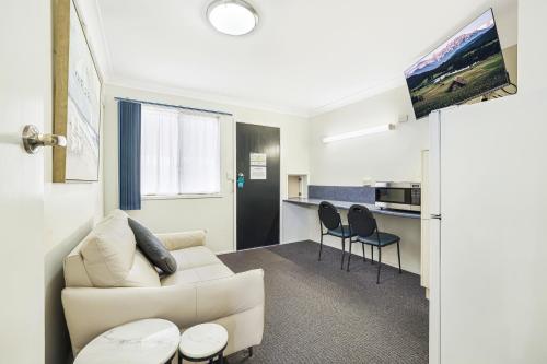 Acacia Motor Inn Room Type - Family Room - Disability Access