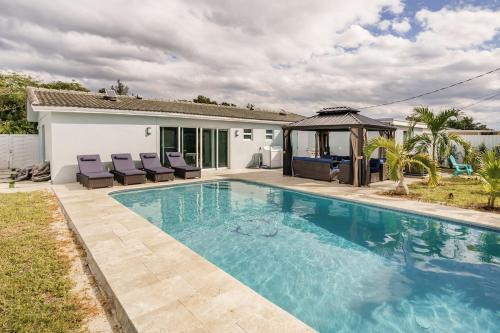 4 BR home with private pool in Lauderhill