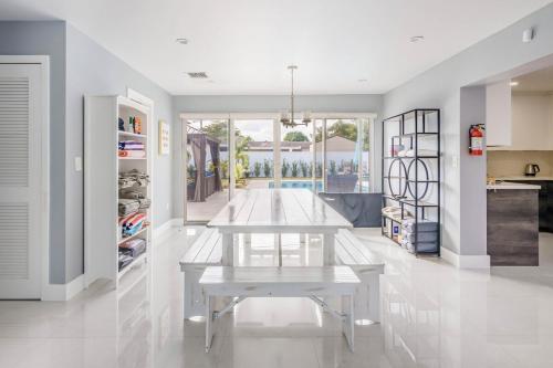 4 BR home with private pool in Lauderhill