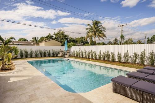 4 BR home with private pool in Lauderhill