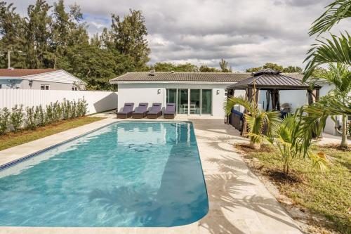 4 BR home with private pool in Lauderhill