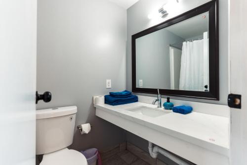 Nest Inn in Watertown, USA