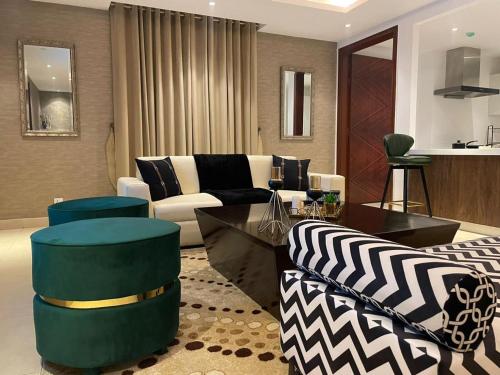 GoldCrest Mall Luxury Apartments with Balcony By SkyAura In DHA Lahore - image 12