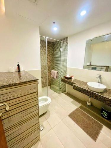 GoldCrest Mall Luxury Apartments with Balcony By SkyAura In DHA Lahore - image 9