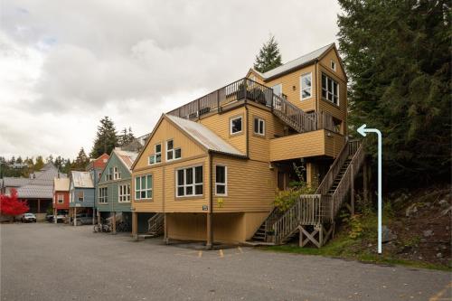 1BR in Gondola Village, Near Gondola, Free Parking, Updated Unit, Incredible Location - Whistler Blackcomb