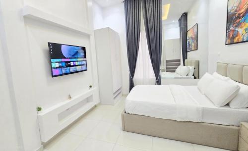 Premium Cozy Contemporary Space in Lekki Phase 1 - image 3
