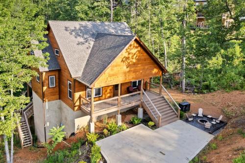 Special Opening Prices for this Cozy Luxury Cabin- Heated Pool,Smores,Pets,Firepit,Movies,close to P – khách sạn tại Ngoại ô Pigeon Forge