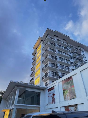 503 One Pontefino Towers