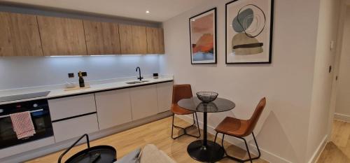 Open Mind Property - New Build 1 Bed with Free Parking - image 5