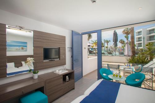 Limanaki Beach Hotel - image 4