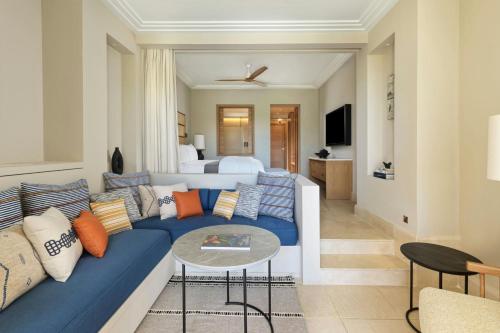 2 twin beds, 1 sofa bed