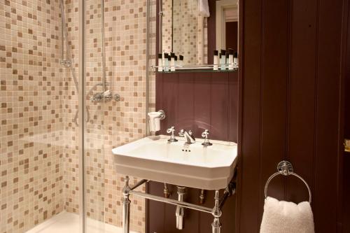 Fielding Hotel - image 2