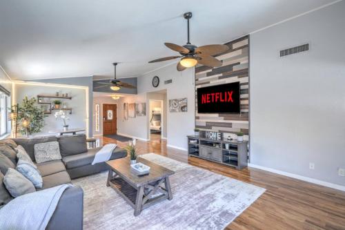Fresh & Fun! Vegas 4BR w Heated Pool, Dog Friendly, Las Vegas (photo 2)