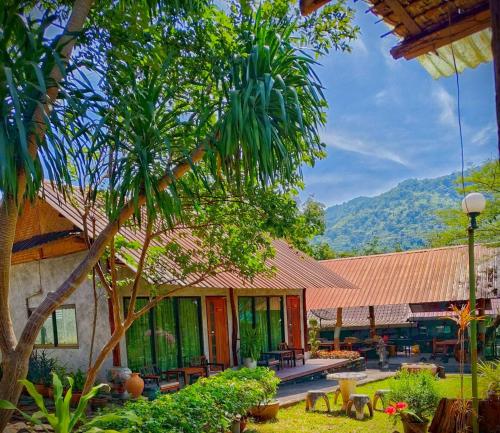 Phakphing Erawan Homestay - พักพิง เอราวัณ โฮมสเตย – khách sạn tại Si Sawat