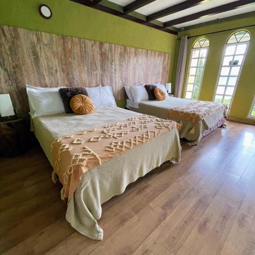 2 double beds, 1 twin bed