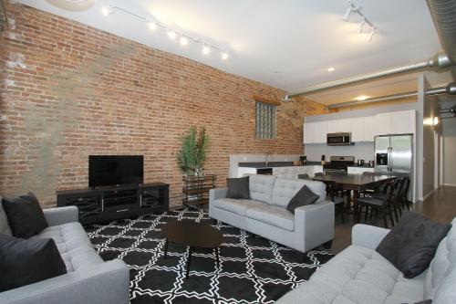 79160695 Sonder — Division Suite
