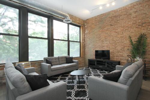 79160703 Sonder — Division Suite