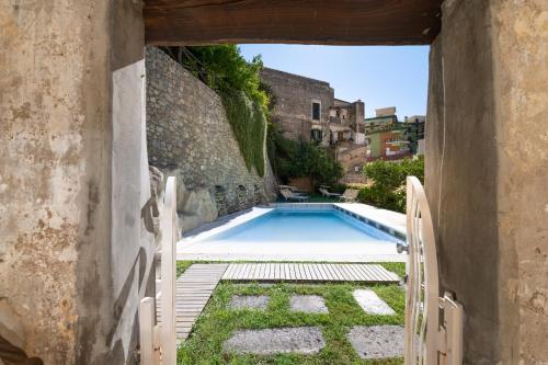 Amalfi Resort Rooms with pool - image 8