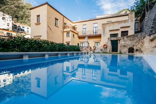 Amalfi Resort Rooms with pool - main image