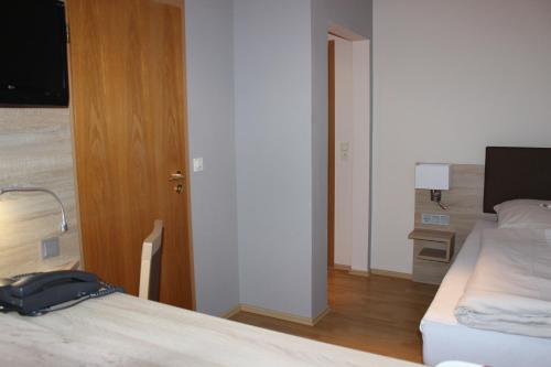 1 twin bed