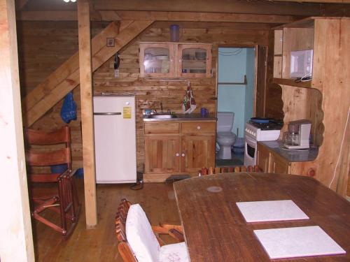 virtuve, Quetzal Valley Cabins in San Gerardo de Dota