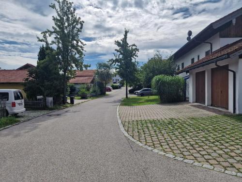 Kilátás, Ruhige Lage - USt ausweisbar - Netflix, YouTube premium - Waschmaschinen, Wäschetrockner (Ruhige Lage - USt ausweisbar - Netflix, YouTube premium - Waschmaschinen, Waschetrockner) in Waging Am See